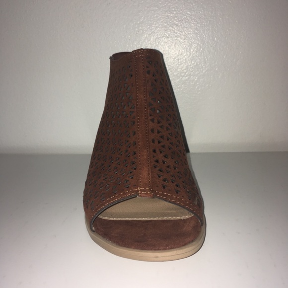 Shoes - Picture 4 of 4